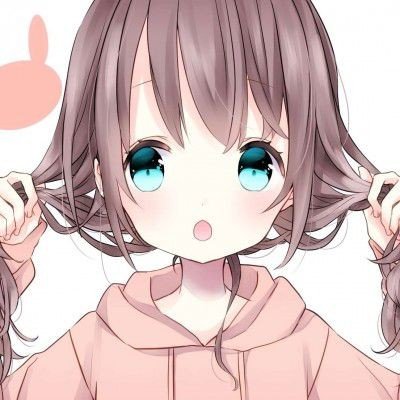 新娘轻拍沙发示意狗狗一起拍全家福
